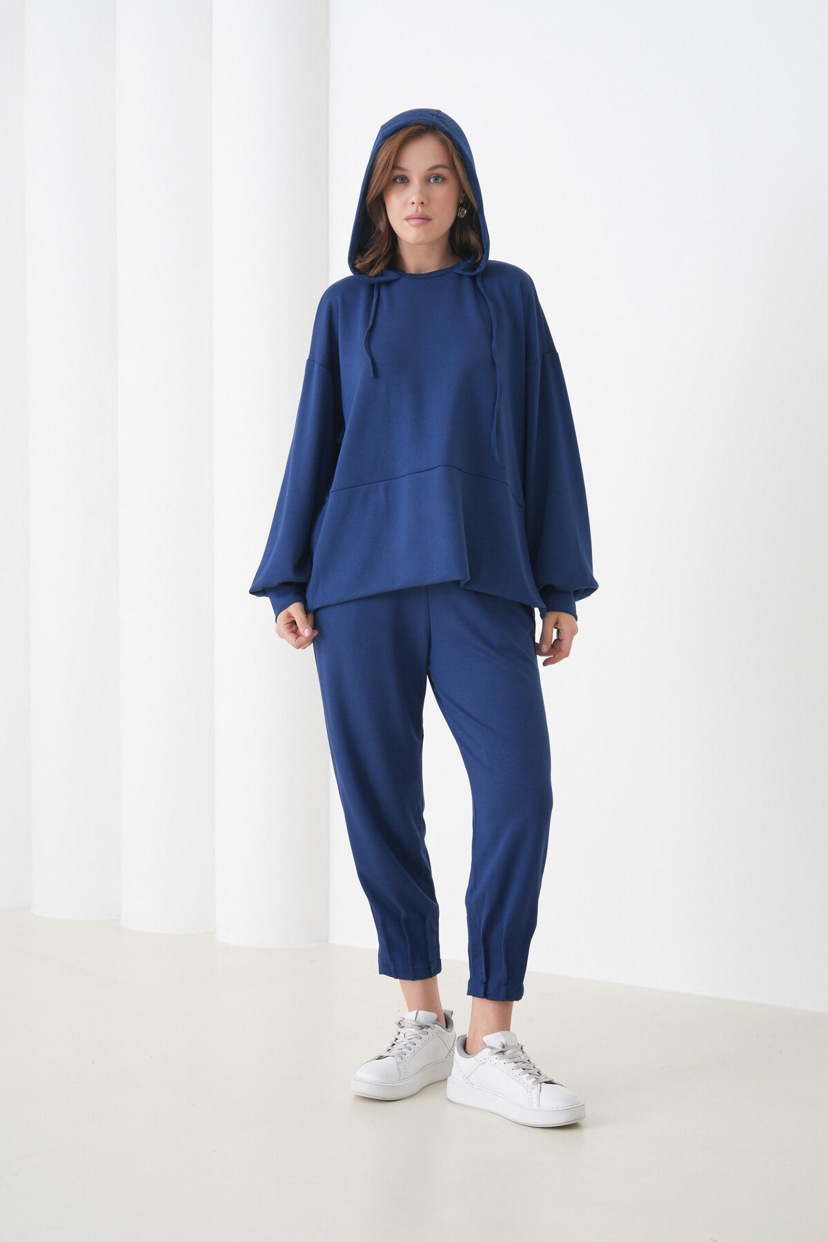 Kadın Oversize Kapüşonlu Sweatshirt Pileli Tasarım Pantolonlu Tesettüre Uygun Eşofman Takımı