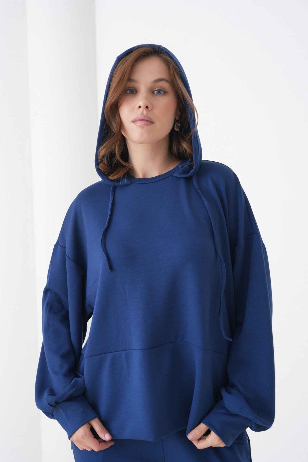 Kadın Oversize Kapüşonlu Sweatshirt Pileli Tasarım Pantolonlu Tesettüre Uygun Eşofman Takımı