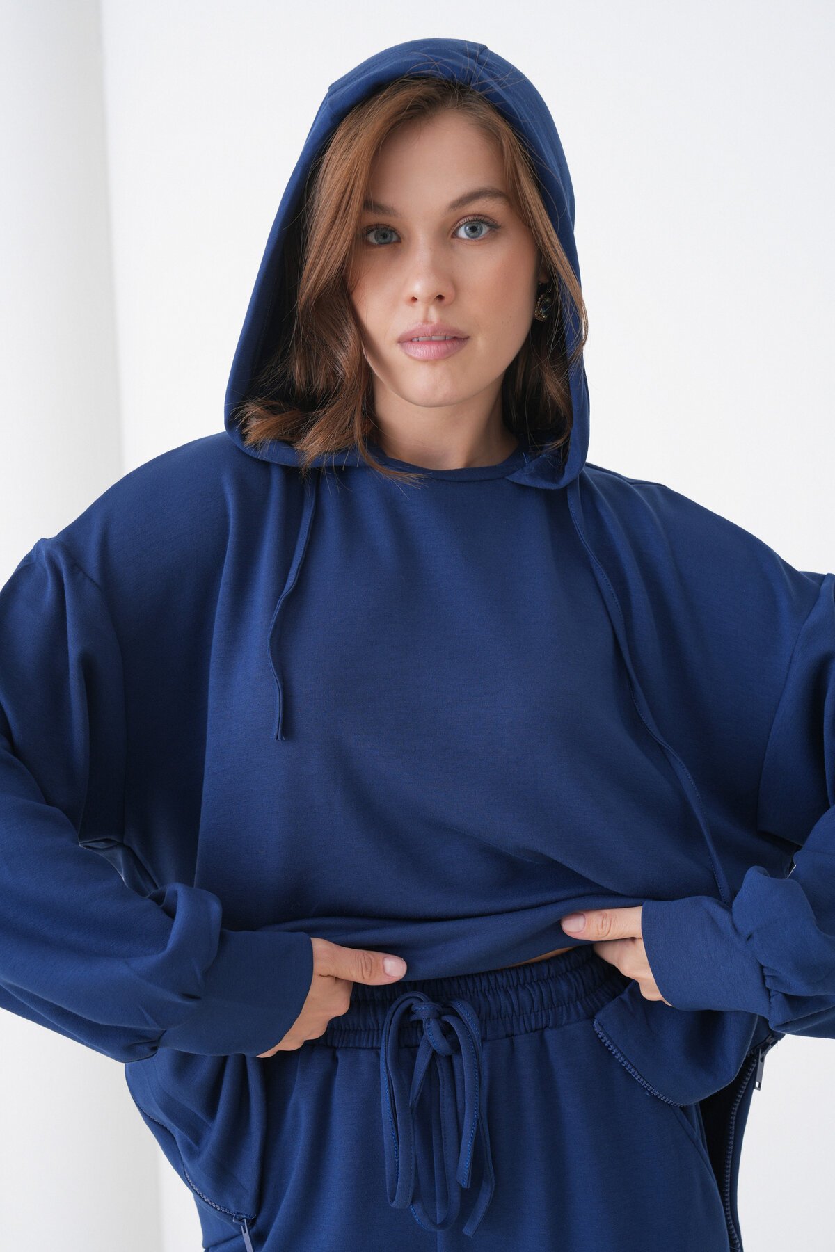 Kadın Oversize Kapüşonlu Sweatshirt Pileli Tasarım Pantolonlu Tesettüre Uygun Eşofman Takımı