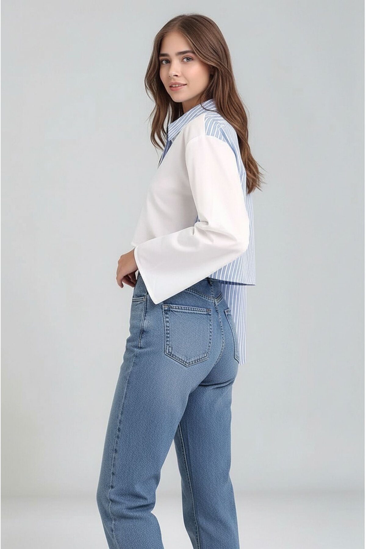 Kadın Özel Tasarım Asimetrik Kesim Düğmeli Çizgi Garnili Crop Boy Gömlek