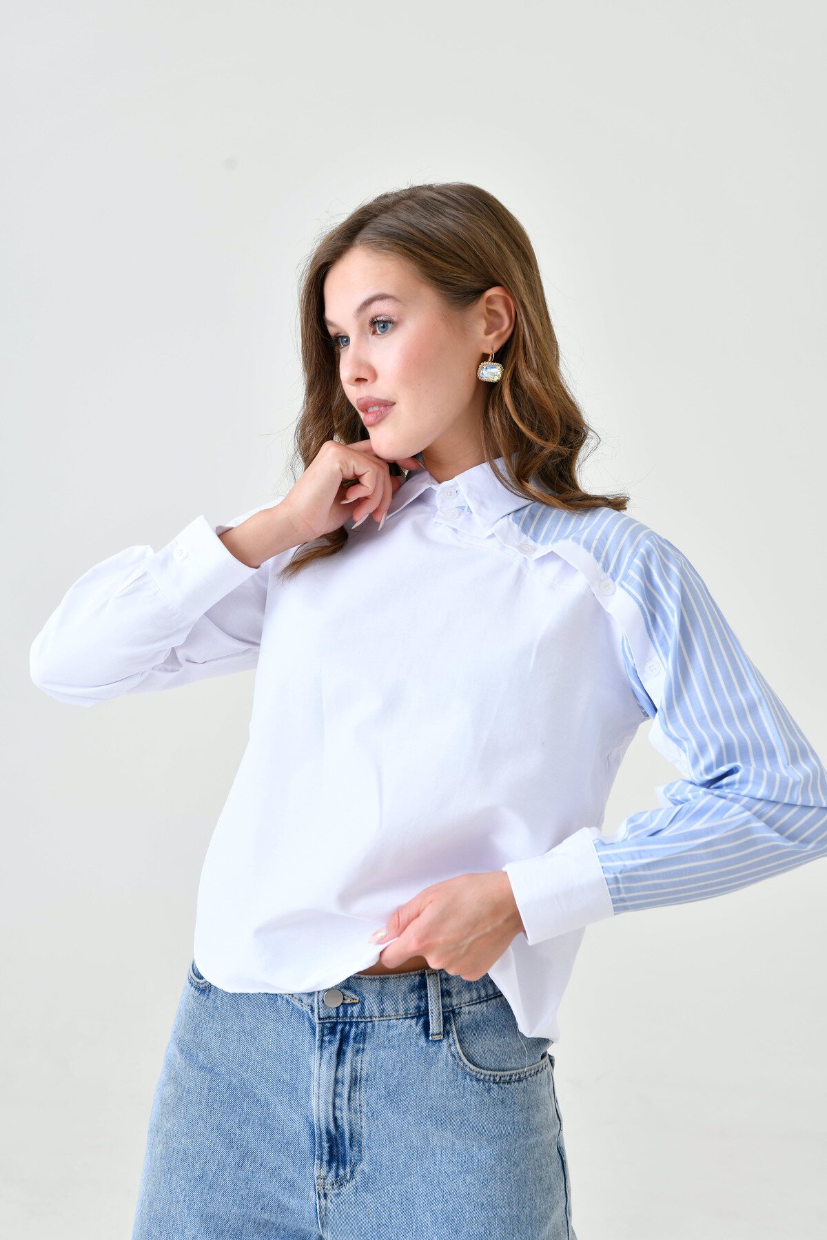 Kadın Özel Tasarım Yaka Kol Düğmeli Çizgi Garnili Tesettüre Uygun Bluz Gömlek