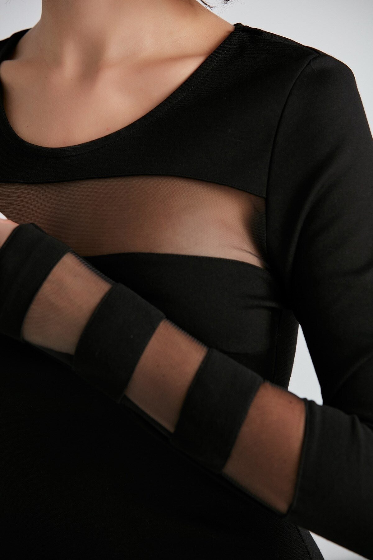 Kadın Kolları Ve Yakası Tasarım Tül Detaylı Uzun Kol Kışlık Şık Elbise