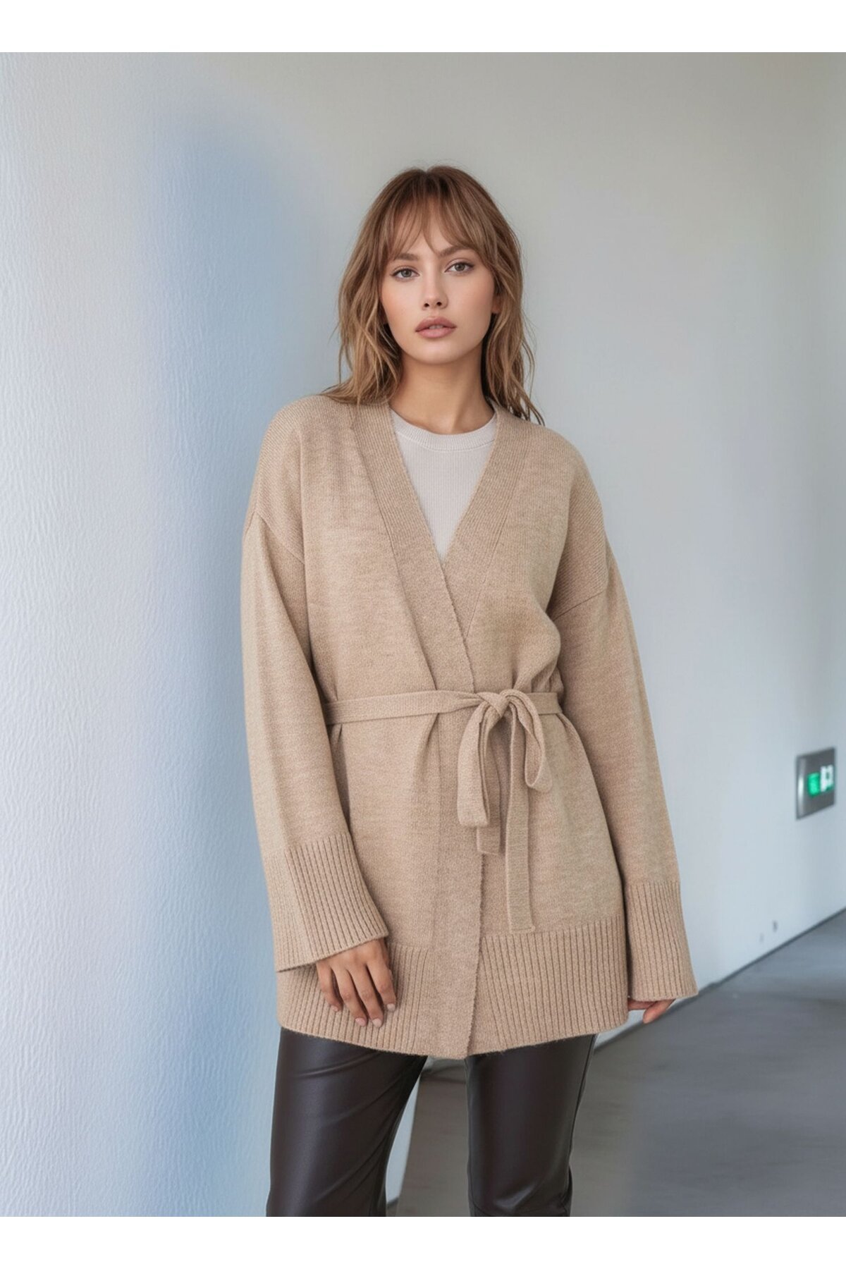 Kadın Tesettüre Uygun Midi Boy Kruvaze Kapama Kuşaklı Uzun Kol Cepli Spor Şık Triko Hırka Ceket