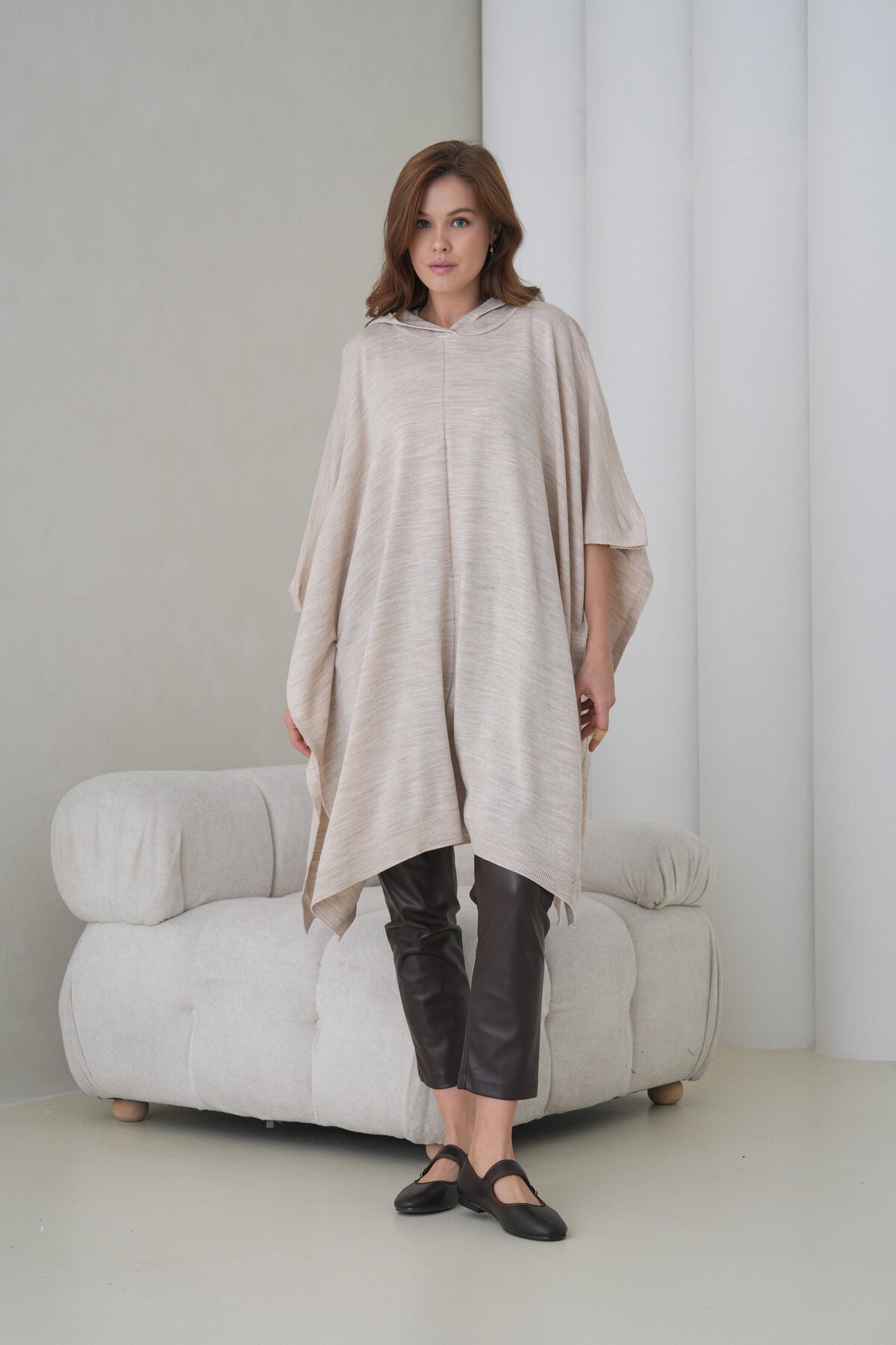 Kadın Tesettüre Uygun Yandan Bağlamalı Asimetrik Kesim Kapüşonlu Geniş Kalıp Panço Ceket