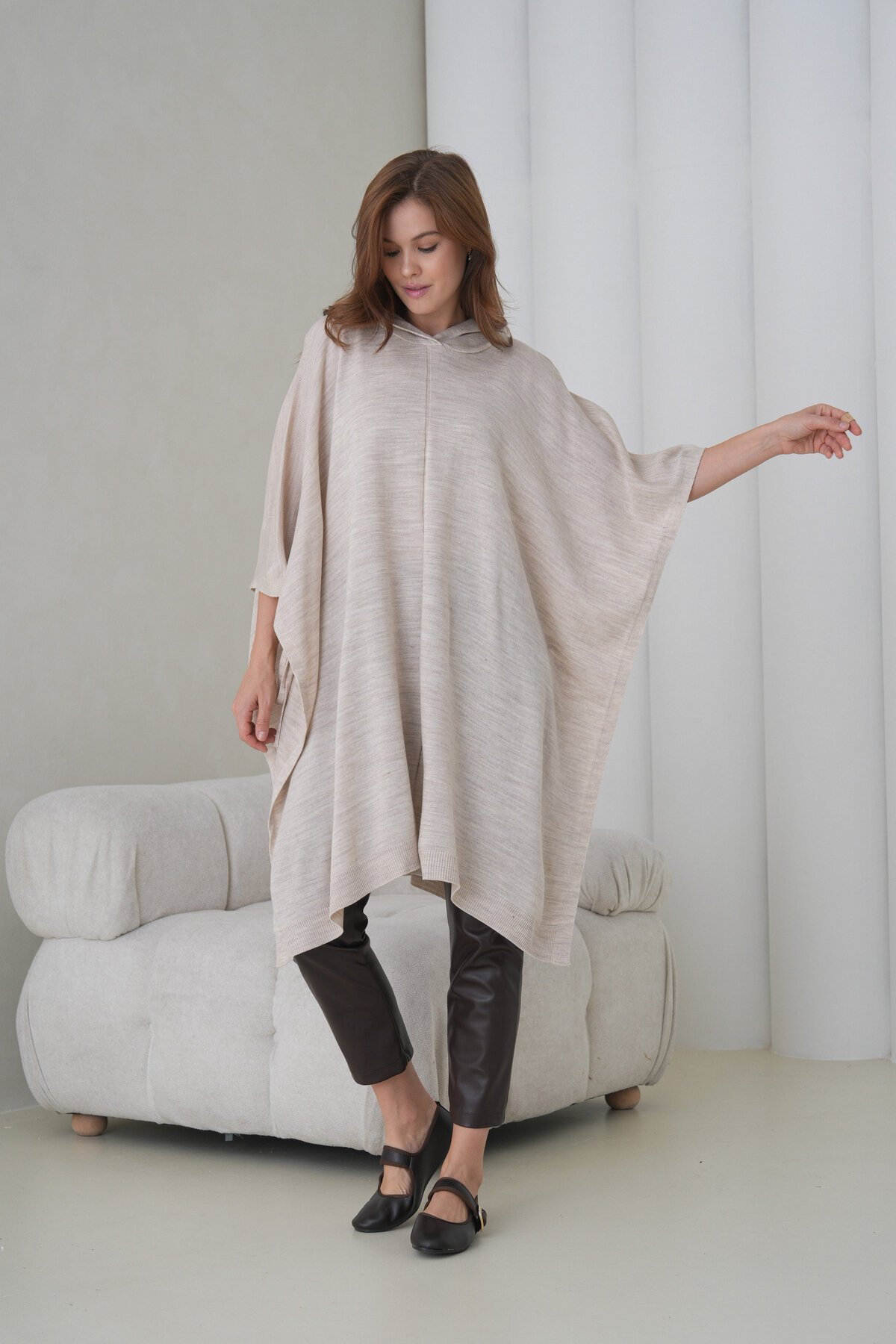 Kadın Tesettüre Uygun Yandan Bağlamalı Asimetrik Kesim Kapüşonlu Geniş Kalıp Panço Ceket