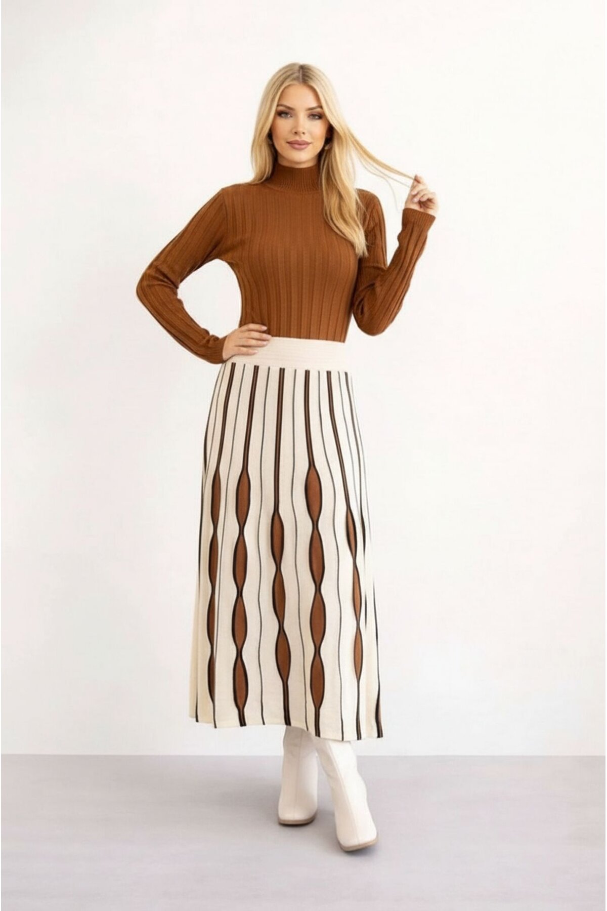 Kadın Uzun Kol Bisiklet Yaka Eteği Renkli Katlı Spor Şık Tesettüre Uygun Triko Tasarım Elbise