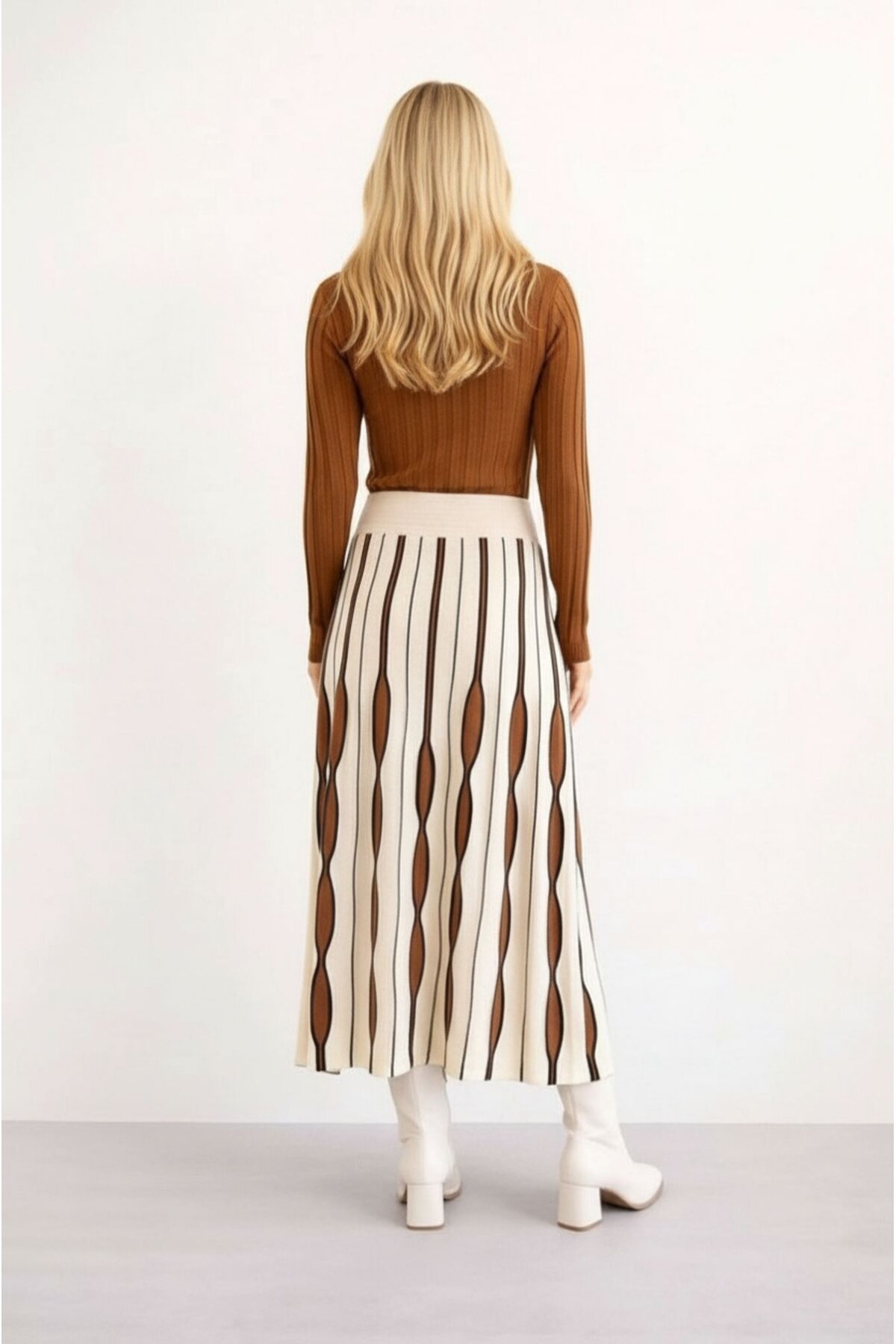 Kadın Uzun Kol Bisiklet Yaka Eteği Renkli Katlı Spor Şık Tesettüre Uygun Triko Tasarım Elbise