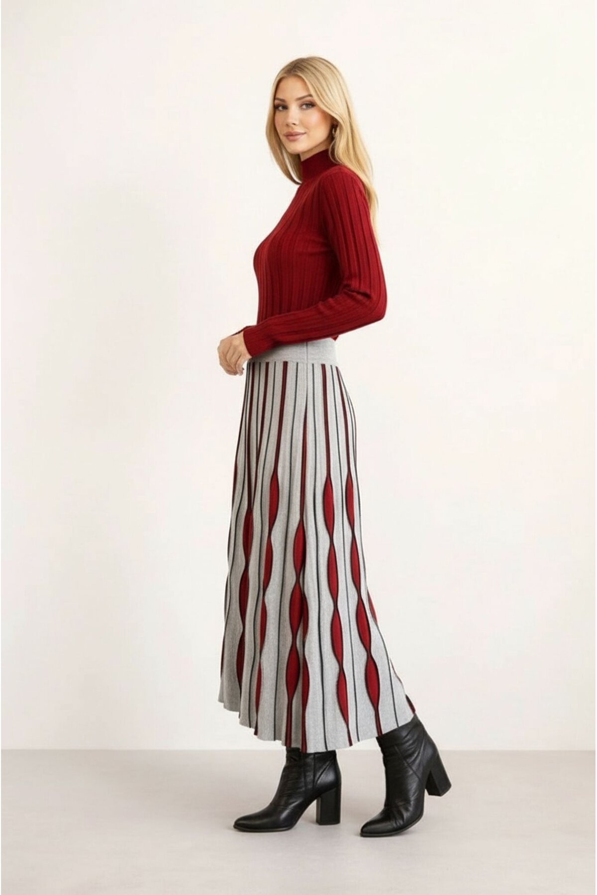 Kadın Uzun Kol Bisiklet Yaka Eteği Renkli Katlı Spor Şık Tesettüre Uygun Triko Tasarım Elbise