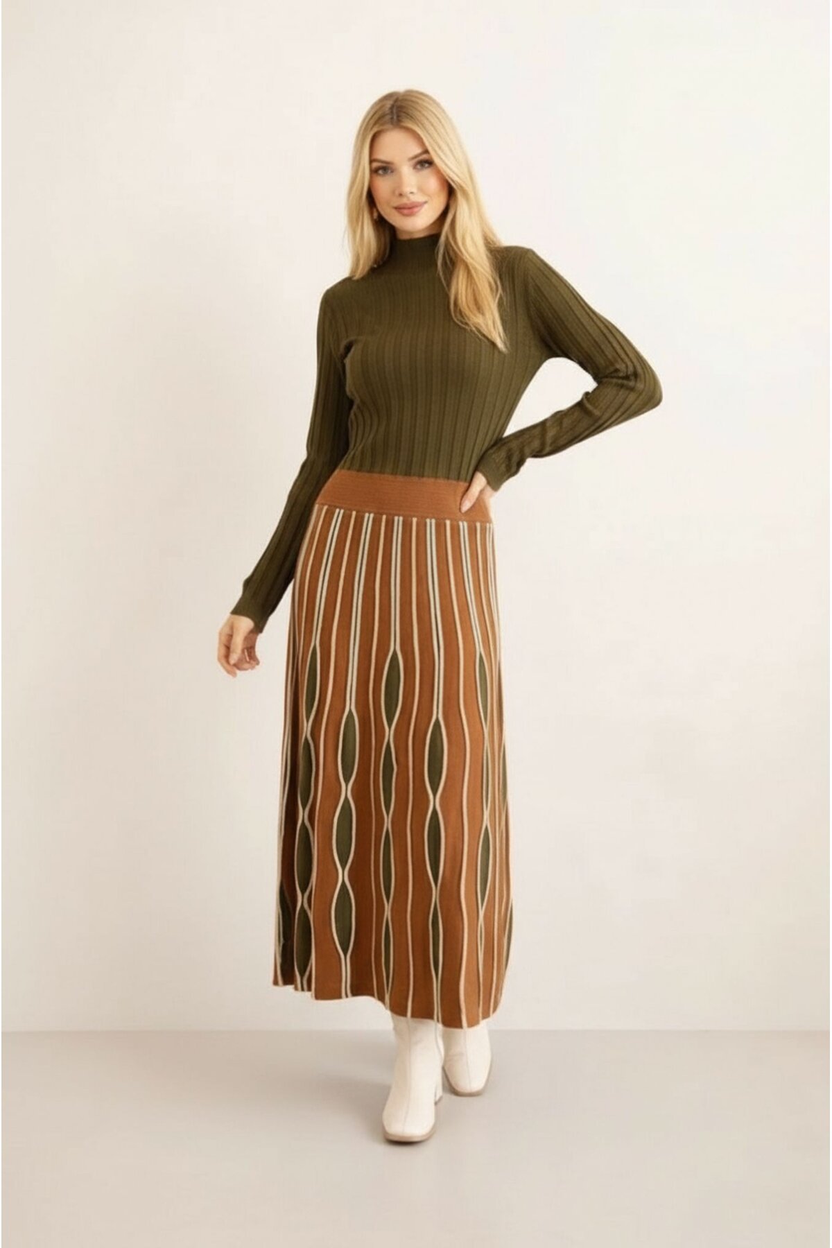 Kadın Uzun Kol Bisiklet Yaka Eteği Renkli Katlı Spor Şık Tesettüre Uygun Triko Tasarım Elbise