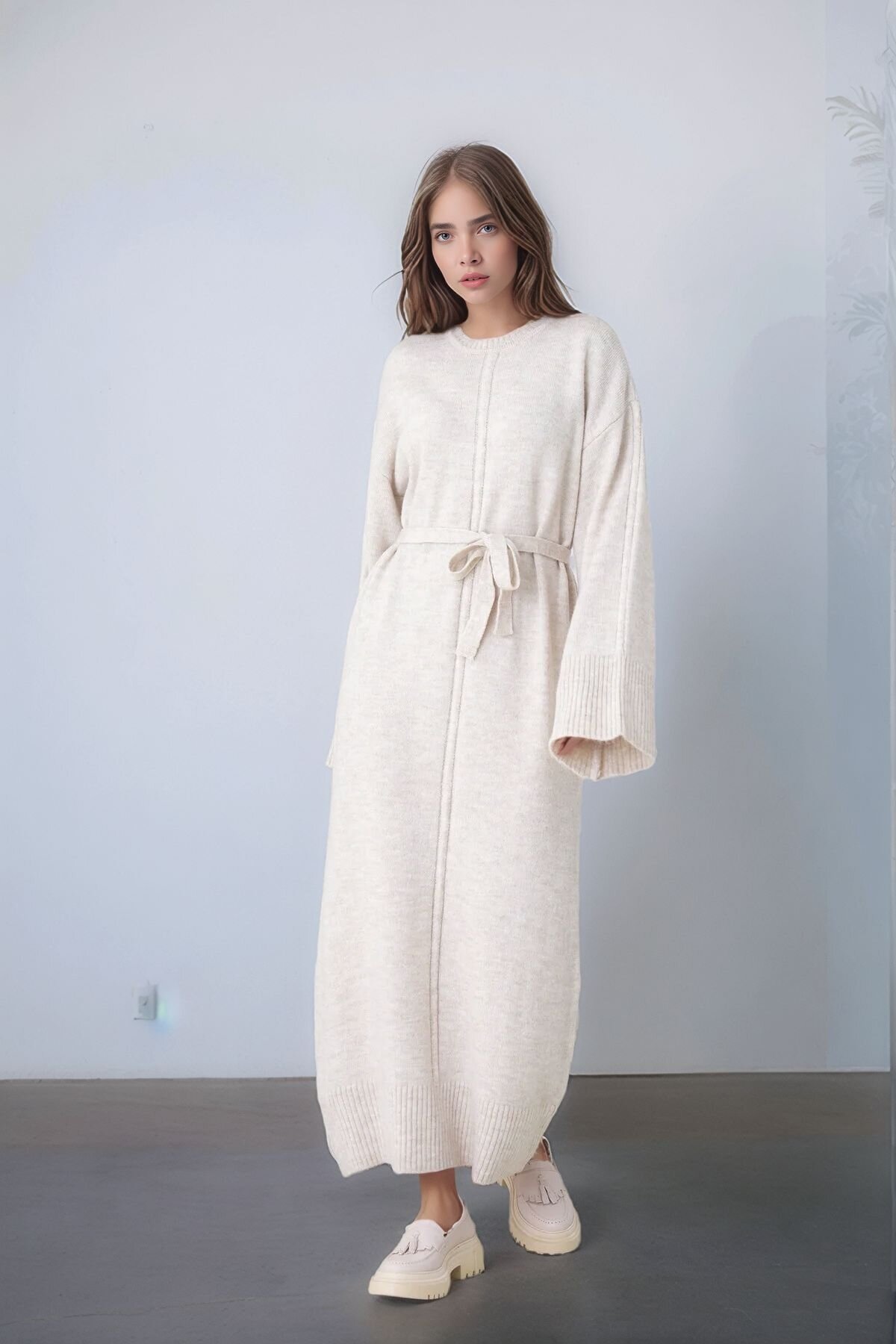 Kadın Uzun Kol Bisiklet Yaka Tesettüre Uygun Dokulu Kuşaklı Triko Spor Şık Maxi Boy Uzun Elbise