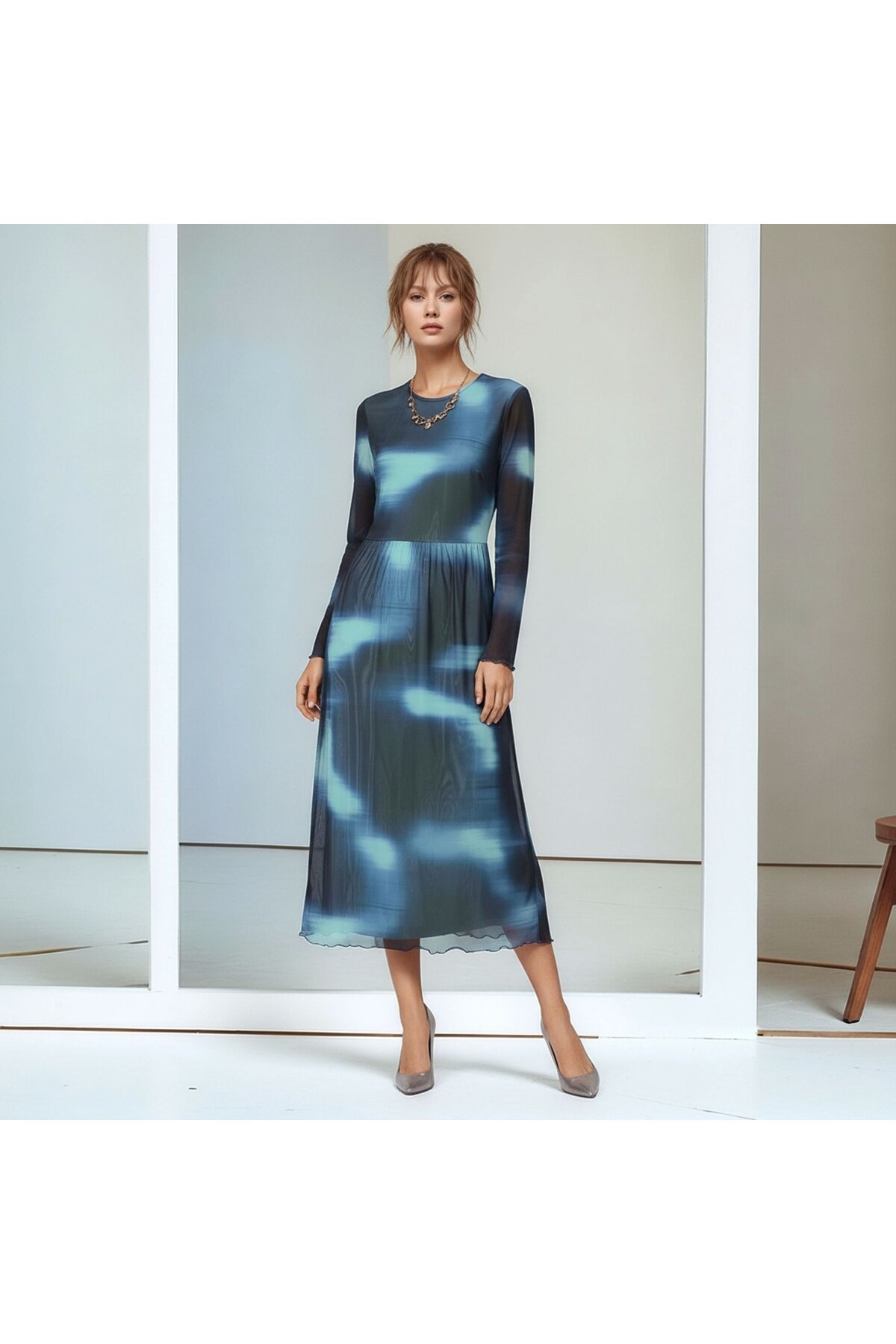 Kadın Uzun Kol Maxi Uzun Boy Şık Esnek Büyük Kalıp Bisiklet Yaka Batik Desen Elbise