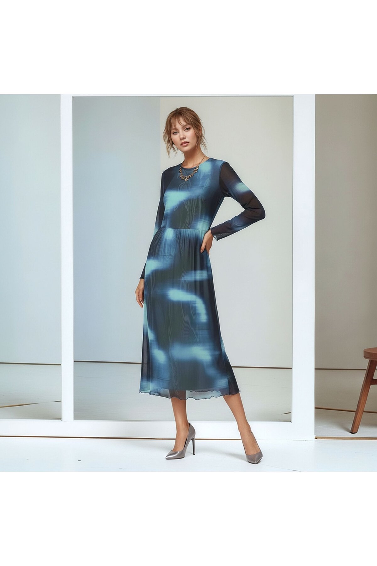 Kadın Uzun Kol Maxi Uzun Boy Şık Esnek Büyük Kalıp Bisiklet Yaka Batik Desen Elbise