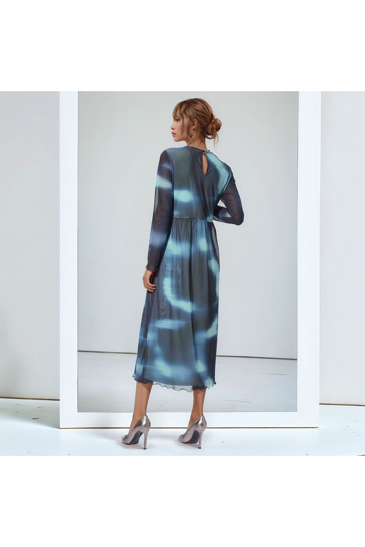 Kadın Uzun Kol Maxi Uzun Boy Şık Esnek Büyük Kalıp Bisiklet Yaka Batik Desen Elbise