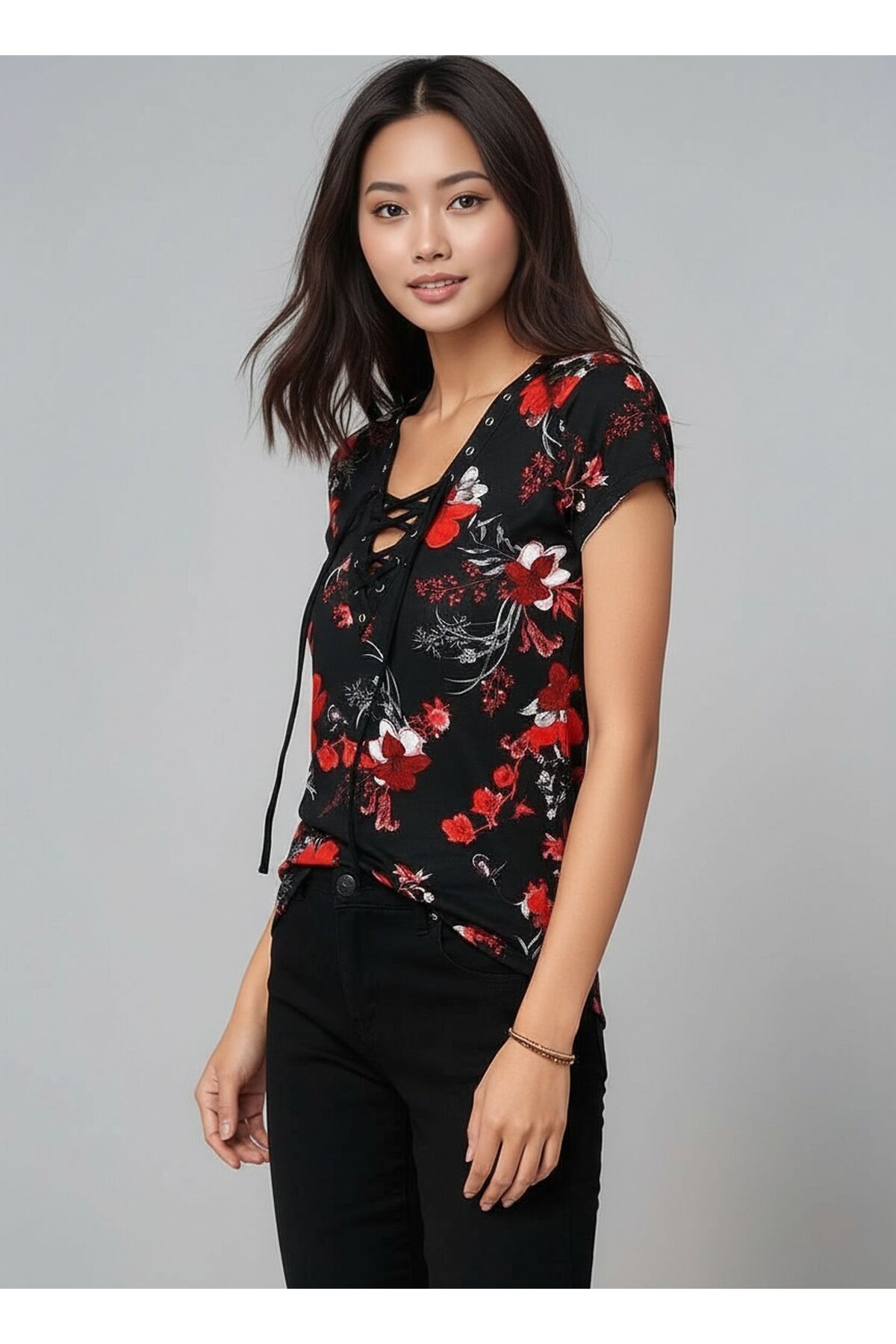 Kadın  V Yaka Kuş Gözü Bağcıklı Tasarım Yarım Kol Spor Şık Curve Viskon Bluz