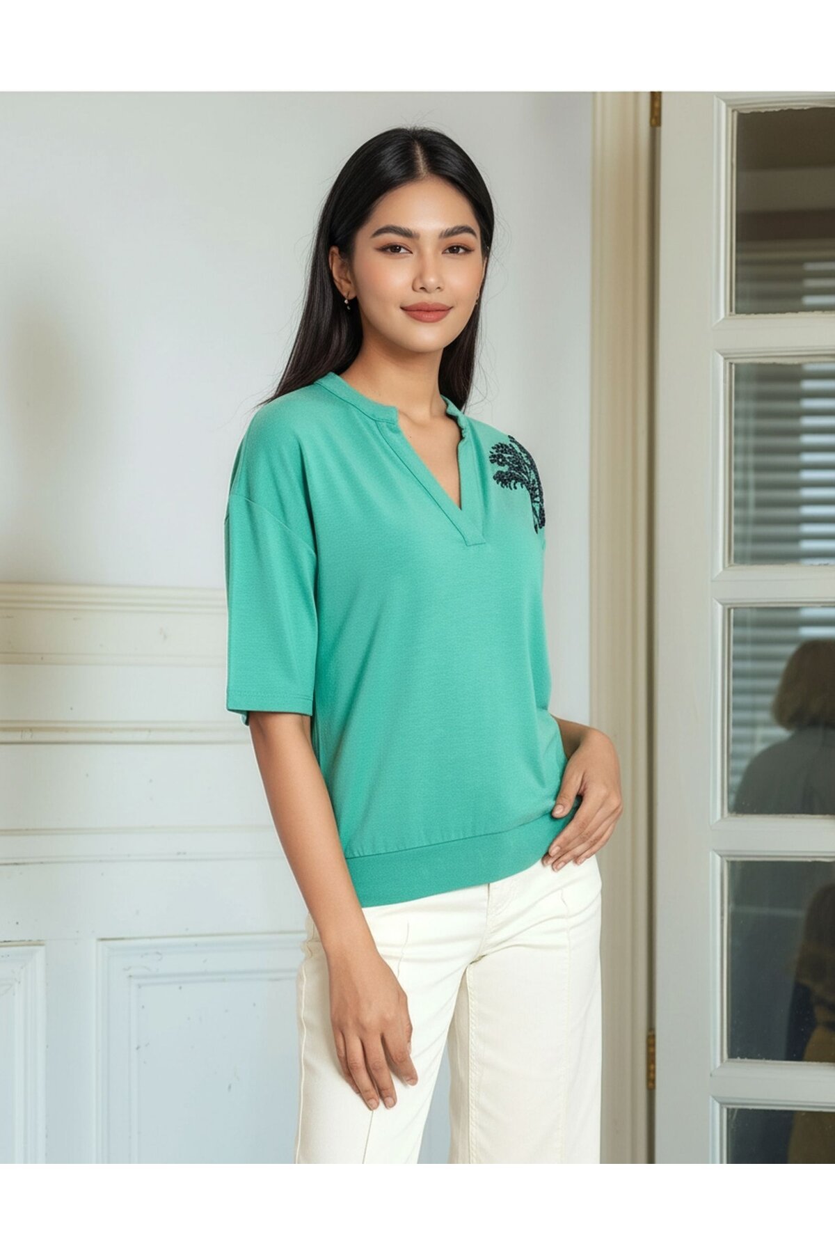 Kadın V Yaka Pamuk Viskon Kısa Kol Spor Şık Çiçek Nakışlı Bluz