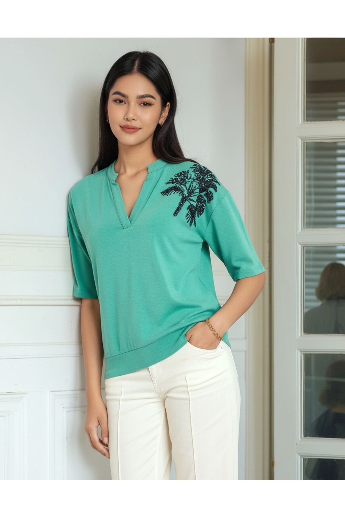 Kadın V Yaka Pamuk Viskon Kısa Kol Spor Şık Çiçek Nakışlı Bluz