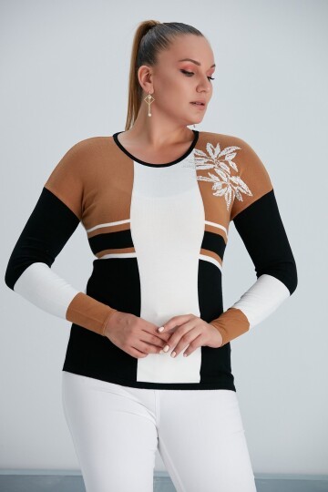 Kadın Üç Renkli Çiçek Desenli Taş Detaylı Premimum Kalite Şık Curve Anne Büyük Beden Triko Bluz