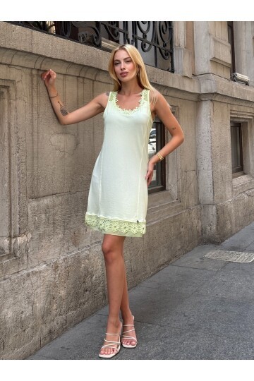 Kadın Güpürlü Yaka ve Etek Detaylı Kalın Askılı Yıkamalı Büyük Beden Curve Tunik Mini Elbise