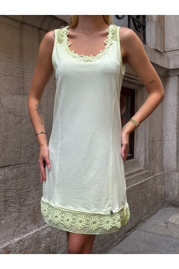 Kadın Güpürlü Yaka ve Etek Detaylı Kalın Askılı Yıkamalı Büyük Beden Curve Tunik Mini Elbise