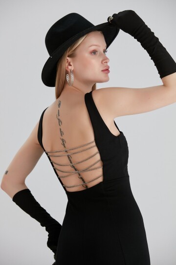 Kadın Kalın Askılı Sırt Ve Zincir Detaylı Midi Boy Yırtmaçlı Spor Şık Siyah Elbise