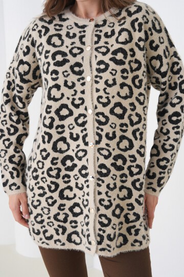 Kadın Tesettüre Uygun Midi Boy Uzun Kol Önden Düğmeli Leopar Desenli Spor Şık Triko Ceket