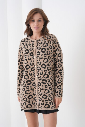 Kadın Tesettüre Uygun Midi Boy Uzun Kol Önden Düğmeli Leopar Desenli Spor Şık Triko Ceket