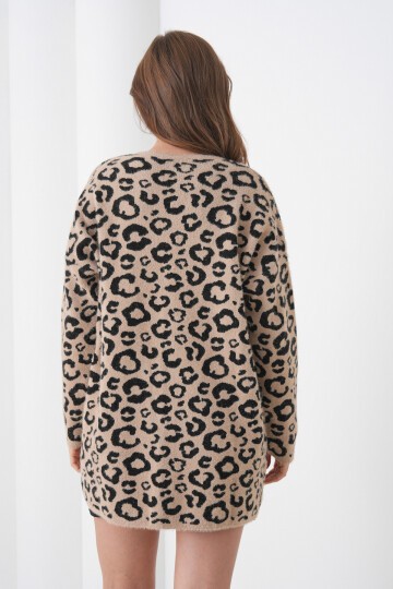 Kadın Tesettüre Uygun Midi Boy Uzun Kol Önden Düğmeli Leopar Desenli Spor Şık Triko Ceket