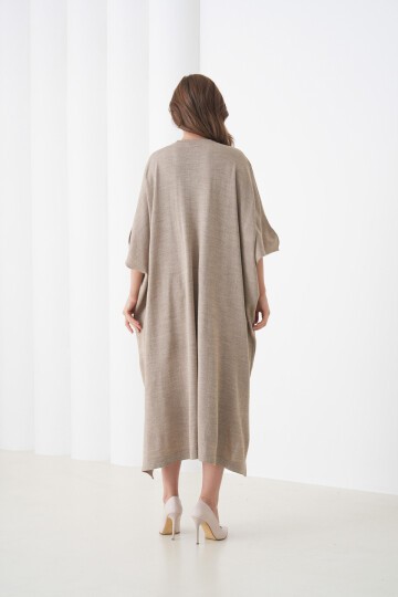 Kadın Tesettüre Uygun Önden Düğmeli Asimetrik Kesim Yarasa Kol Şık Geniş Kalıp Panço Ceket