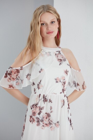 Kadın Tül Detaylı Omzu Açık Şık Rahat Kalıp Büyük Beden Abiye Elbise