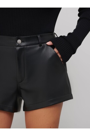 Kadın Beli Kemerli  Pileli Cepli Deri Spor Şık Casual Şort