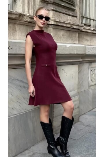 Kadın Dik Yaka Asimetrik Etekli Beli Tokalı Kolsuz Şık Tasarım Elbise