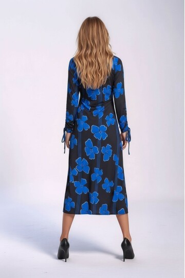 Kadın Yaka Bağlamalı Mavi Çiçek Desen Büzgü Kol Detaylı Şık Siyah Curve Elbise