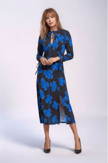 Kadın Yaka Bağlamalı Mavi Çiçek Desen Büzgü Kol Detaylı Şık Siyah Curve Elbise
