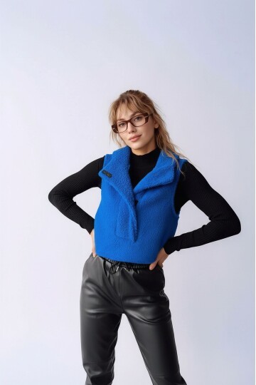 Kadın Önü Çıtçıtlı Kapüşonlu Yan Cepli Tasarım Yaka Spor Şık Crop Peluş Yelek