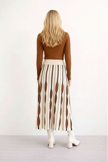 Kadın Uzun Kol Bisiklet Yaka Eteği Renkli Katlı Spor Şık Tesettüre Uygun Triko Tasarım Elbise