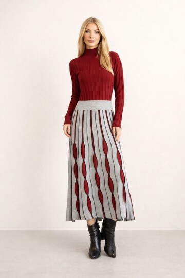 Kadın Uzun Kol Bisiklet Yaka Eteği Renkli Katlı Spor Şık Tesettüre Uygun Triko Tasarım Elbise