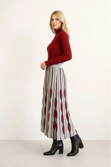 Kadın Uzun Kol Bisiklet Yaka Eteği Renkli Katlı Spor Şık Tesettüre Uygun Triko Tasarım Elbise