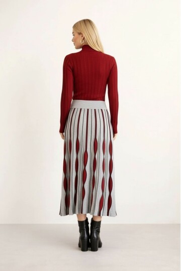 Kadın Uzun Kol Bisiklet Yaka Eteği Renkli Katlı Spor Şık Tesettüre Uygun Triko Tasarım Elbise