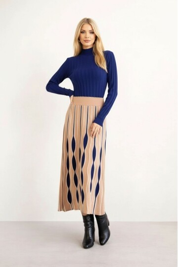 Kadın Uzun Kol Bisiklet Yaka Eteği Renkli Katlı Spor Şık Tesettüre Uygun Triko Tasarım Elbise