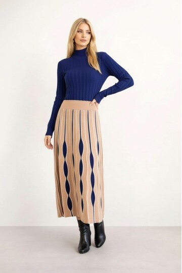 Kadın Uzun Kol Bisiklet Yaka Eteği Renkli Katlı Spor Şık Tesettüre Uygun Triko Tasarım Elbise