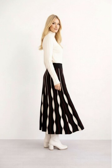 Kadın Uzun Kol Bisiklet Yaka Eteği Renkli Katlı Spor Şık Tesettüre Uygun Triko Tasarım Elbise