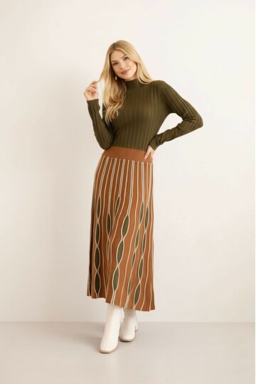 Kadın Uzun Kol Bisiklet Yaka Eteği Renkli Katlı Spor Şık Tesettüre Uygun Triko Tasarım Elbise