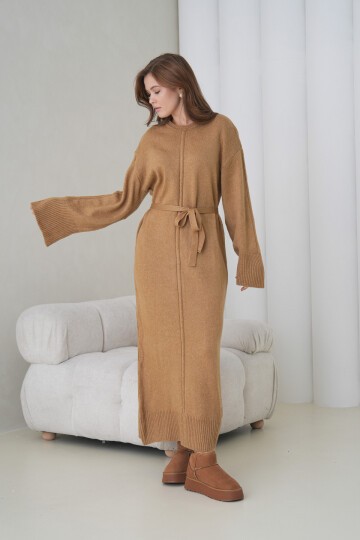 Kadın Uzun Kol Bisiklet Yaka Tesettüre Uygun Dokulu Kuşaklı Triko Spor Şık Maxi Boy Uzun Elbise