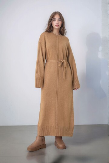 Kadın Uzun Kol Bisiklet Yaka Tesettüre Uygun Dokulu Kuşaklı Triko Spor Şık Maxi Boy Uzun Elbise