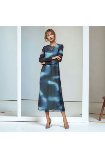 Kadın Uzun Kol Maxi Uzun Boy Şık Esnek Büyük Kalıp Bisiklet Yaka Batik Desen Elbise