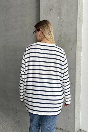 Kadın V Yaka Büyük Beden Oversize Kalıp Geniş Yırtmaçlı Çizgili Uzun Kol Curve Yumoş Bluz